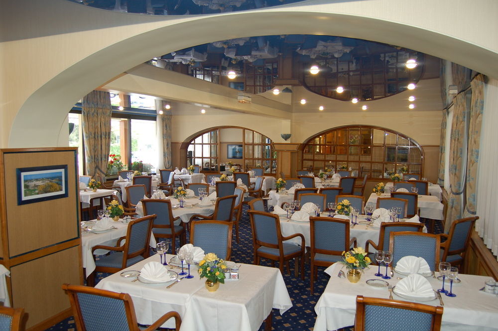 Hotel Restaurant Les 13 Assiettes Le Val-Saint-Pere Luaran gambar