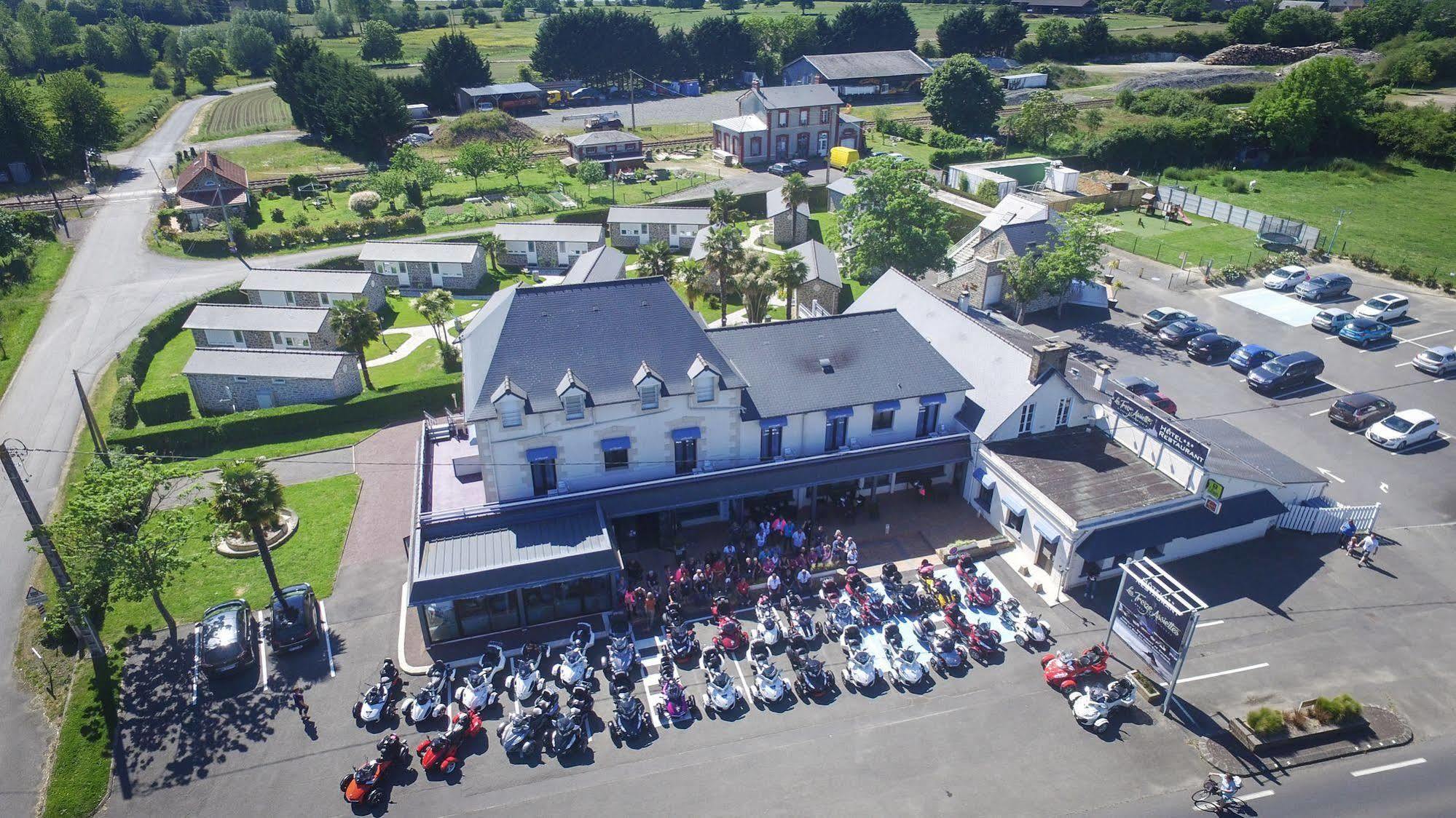 Hotel Restaurant Les 13 Assiettes Le Val-Saint-Pere Luaran gambar