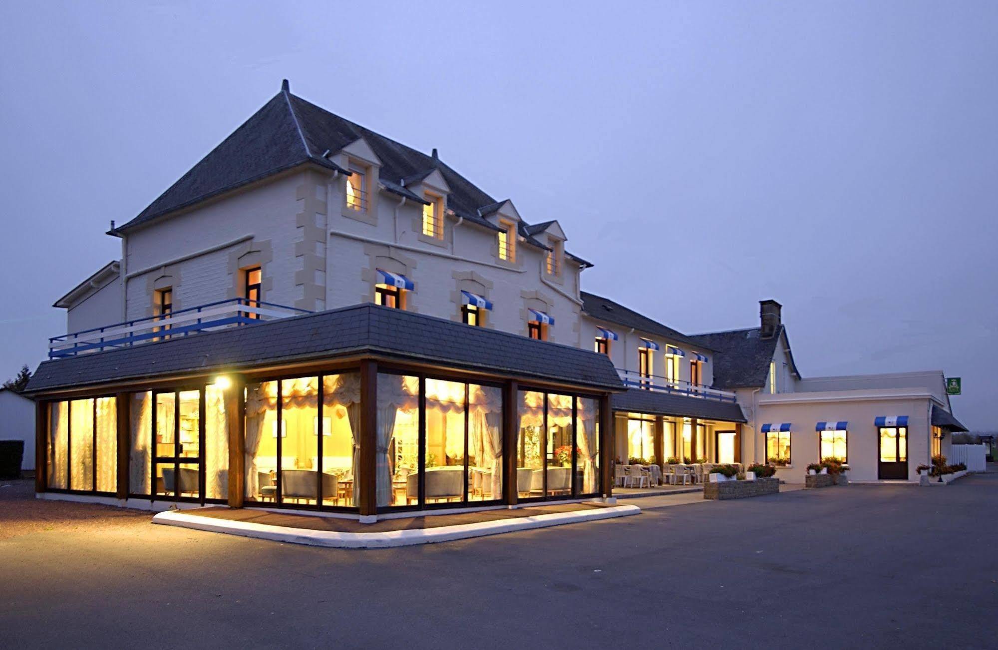 Hotel Restaurant Les 13 Assiettes Le Val-Saint-Pere Luaran gambar